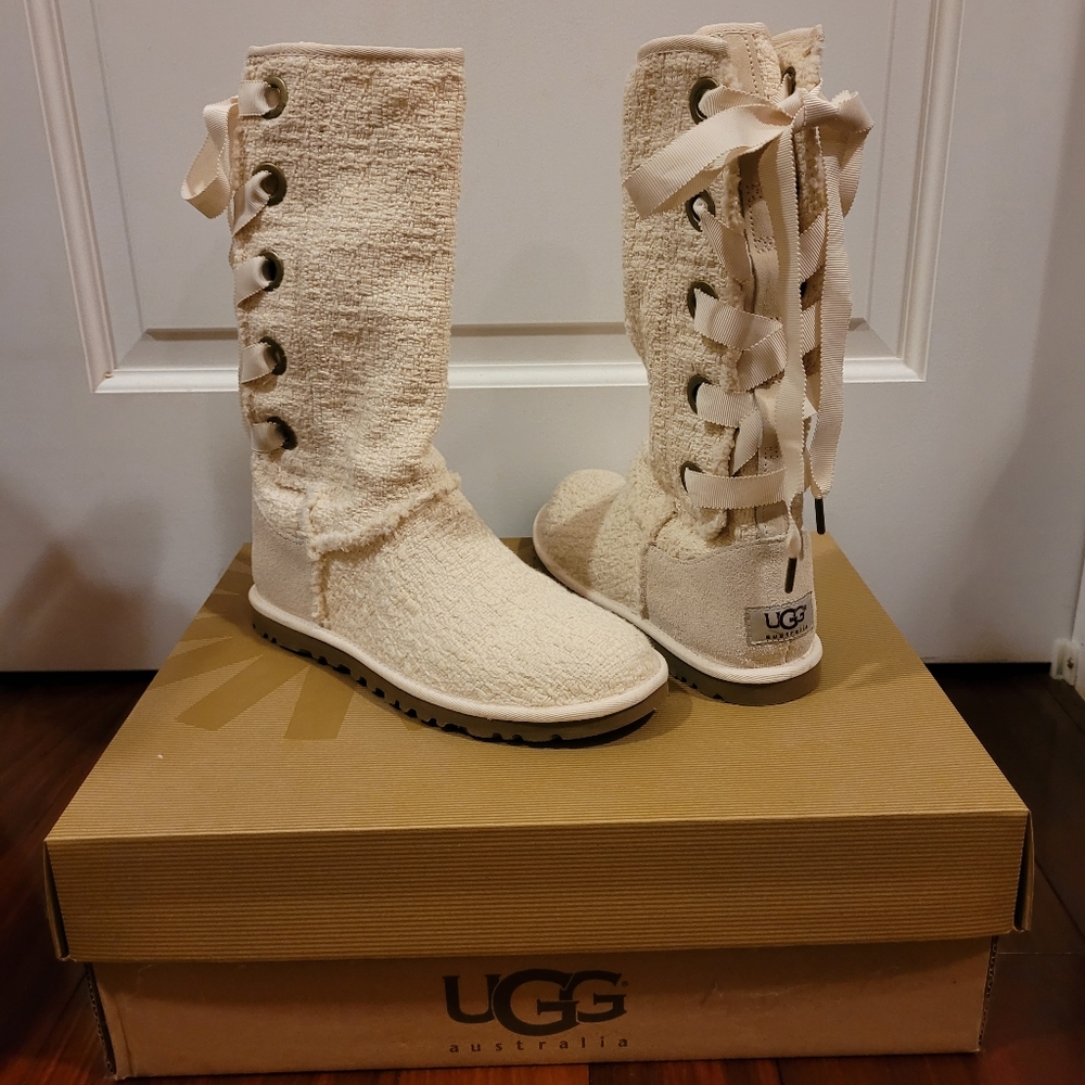 NWOT Ugg Australia Heirloom knit cream lace up boots, Size 7 Original Box